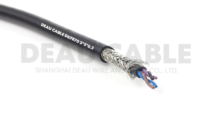 典型應用適用于連續往復運動下的安裝， 特別是工業作用環境下的頻繁彎曲場合， 如現代化機械標準部件的拖鏈中及物流系統、 操控系統、機械自動化系統等。數控機床、 電子設備、 五金沖壓、木材石材機械、玻璃與門窗機械、 注塑機、 機械 （人） 手、 建筑機械、 重型機器廠 、汽車制造、 起重運輸設備、 自動化倉庫、 碼頭、 消防車等的室內外環境需要屏蔽的場所。 特別需要無差異和變化的穩定的信息傳導與監控。