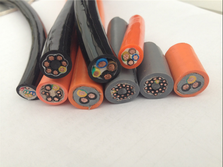 典型應用適用于連續往復運動下的安裝, 特別是工業作用環境下的頻繁彎曲場合, 如現代化機械標準部件的拖鏈中及物流系統、 操控系統、機械自動化系統等。數控機床、 電子設備、 五金沖壓、木材石材機械、玻璃與門窗機械、 注塑機、 機械 (人) 手、 建筑機械、 重型機器廠 、汽車制造、 起重運輸設備、 自動化倉庫、 碼頭、 消防車等的室內外環境需要屏蔽的場所。 特別需要無差異和變化的穩定的信息傳導與監控。