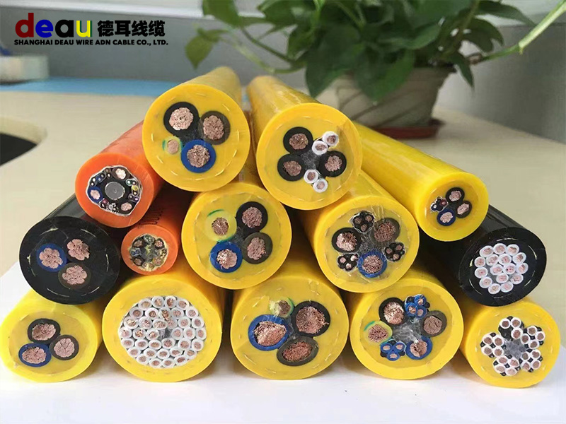 聚氨酯卷筒電纜、抗拉卷筒電纜電纜應用：港口機械，盾構機，斗輪機，取料機，堆料機，挖掘設備，大壩升降閘門及各類重型移動設備的電機驅動卷筒、彈簧控制卷筒、起升系統適合干燥或潮濕的室內或戶外，可運用于高機械應力并具有拉伸和扭轉應力的應用場合